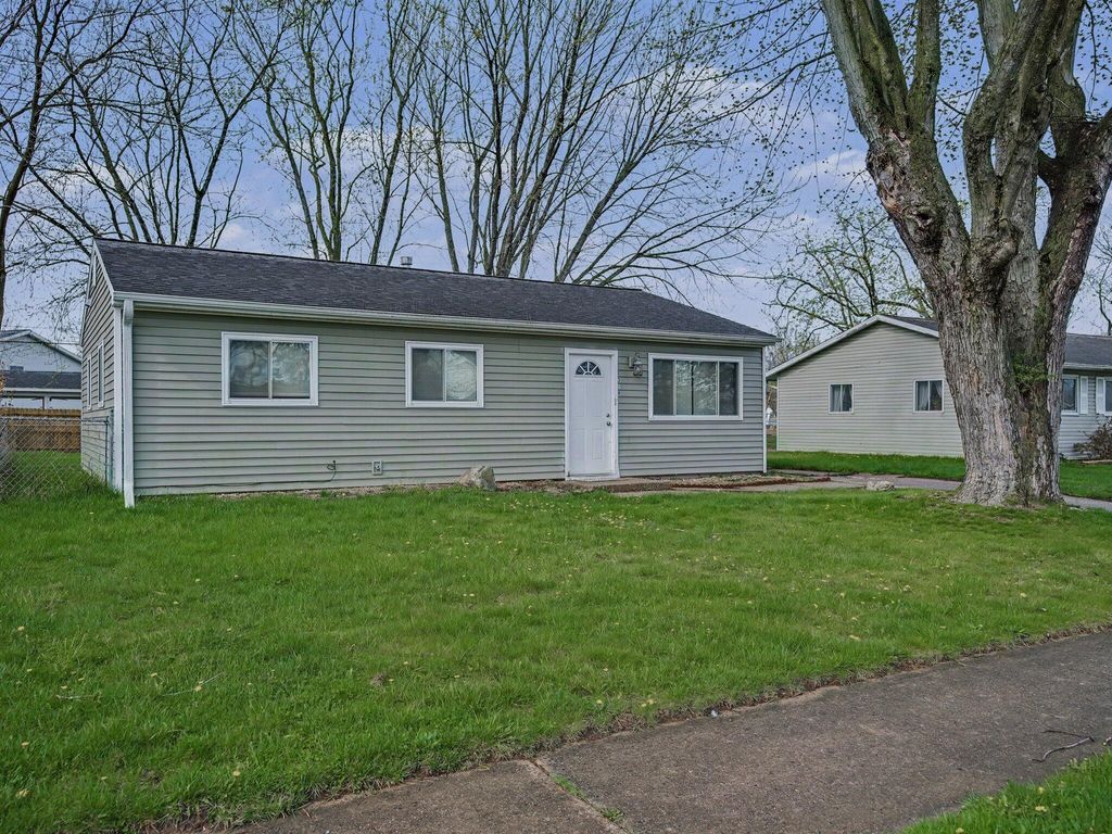 Photo of 318 Village Road, Michigan City, IN 46360 (MLS # 837321)