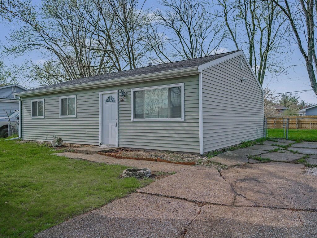 Photo of 318 Village Road, Michigan City, IN 46360 (MLS # 837321)