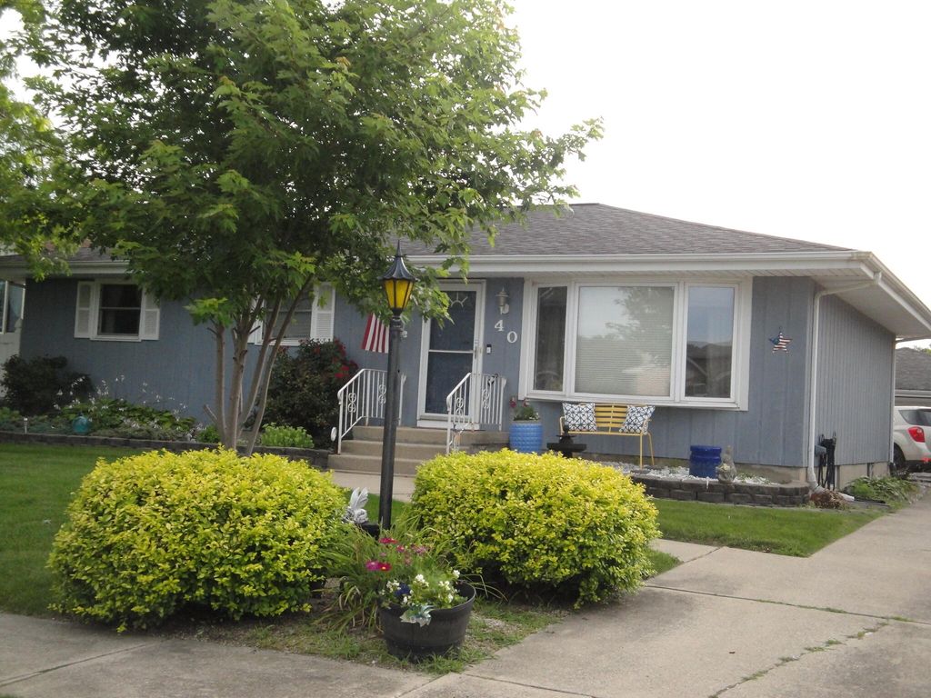 Photo of 40 Heather Court, Schererville, IN 46375 (MLS # 842103)