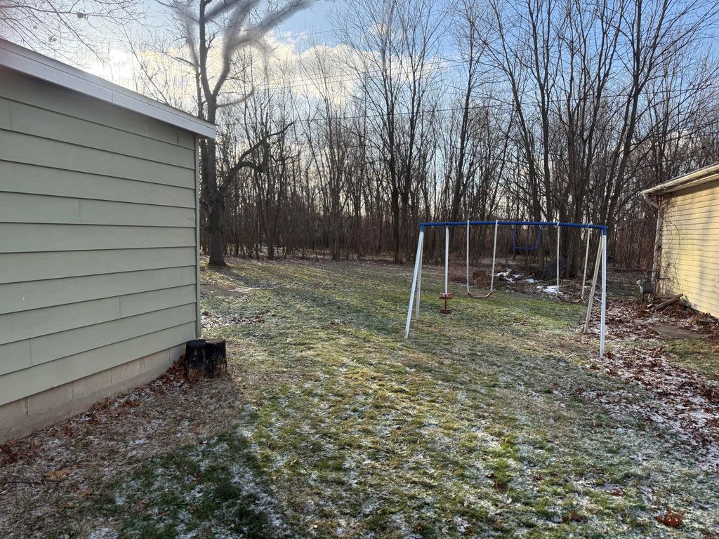 Photo of 217 E 13 Th Place, Hobart, IN 46342 (MLS # 832017)