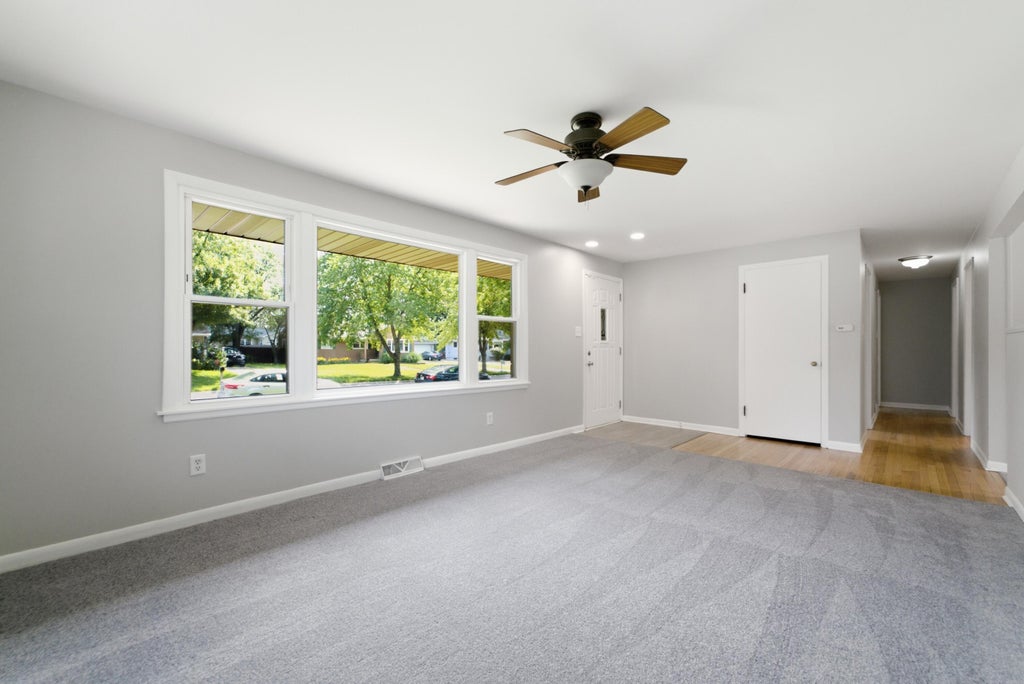 Photo of 322 Oriole Avenue, Crown Point, IN 46307 (MLS # 843654)