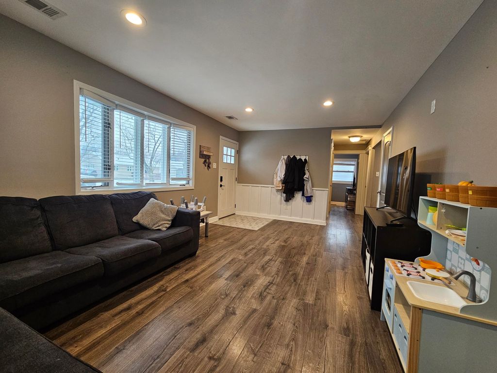 Photo of 8129 Wicker Park Drive, Highland, IN 46322 (MLS # 833303)