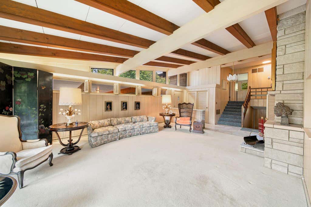 Photo of 301 Kenwood Place, Michigan City, IN 46360 (MLS # 841826)