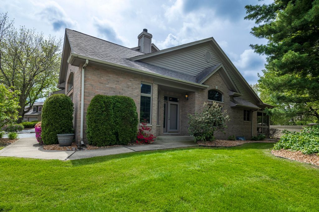Photo of 1620 Cherry Blossom Drive #3, Munster, IN 46321 (MLS # 838730)