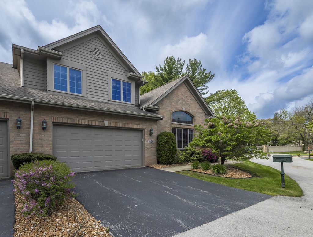 Photo of 1620 Cherry Blossom Drive #3, Munster, IN 46321 (MLS # 838730)