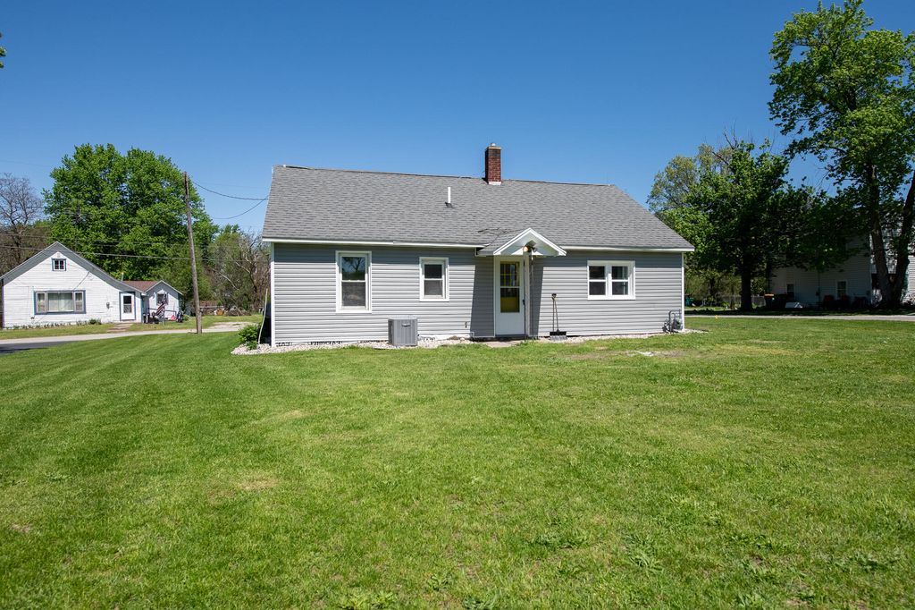 Photo of 207 Arlington Avenue, North Judson, IN 46366 (MLS # 837879)