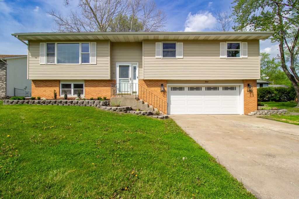 Photo of 3063 Parkwood Place, Crown Point, IN 46307 (MLS # 840892)