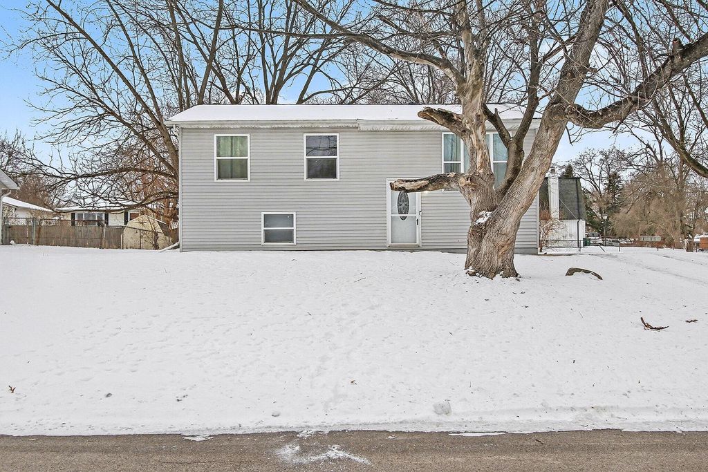 Photo of 2955 W 74th Avenue, Merrillville, IN 46410 (MLS # 833777)