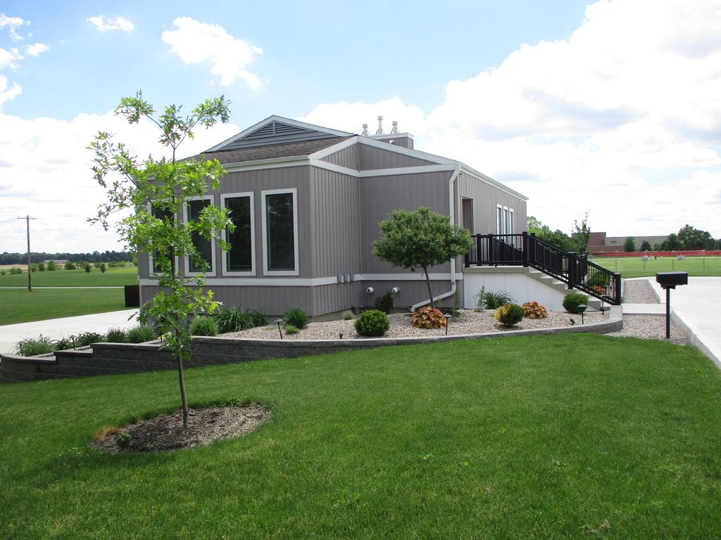 Photo of 402 E Sigler Street #B, Hebron, IN 46341 (MLS # 830012)