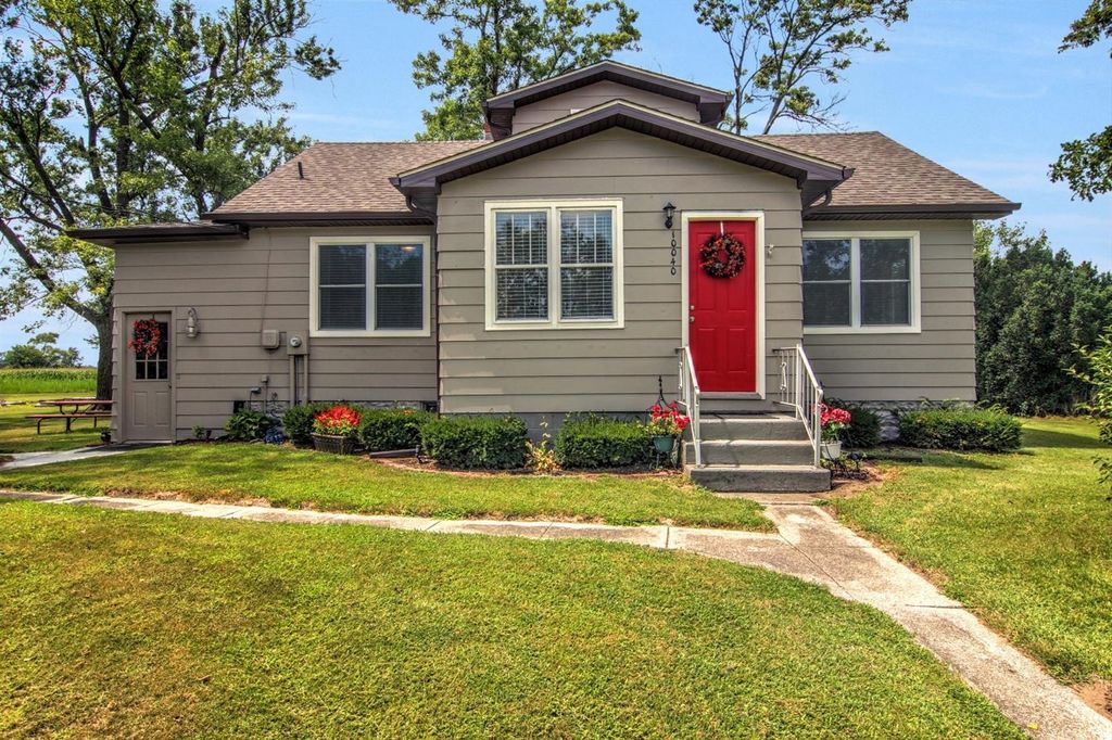 Photo of 10040 N 1000 W, DeMotte, IN 46310 (MLS # 833422)