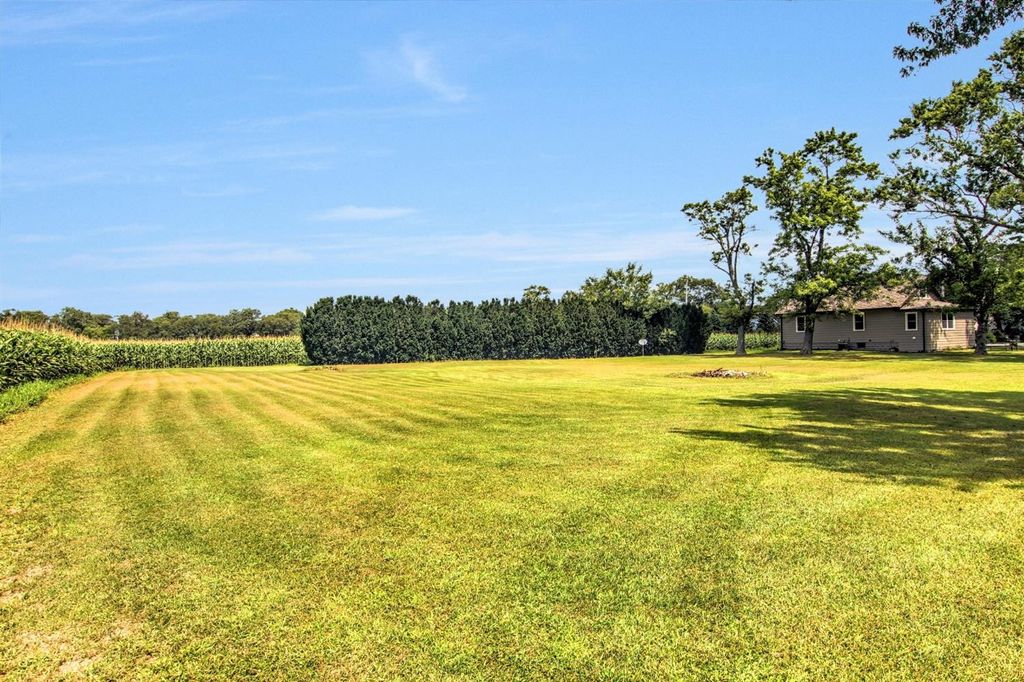 Photo of 10040 N 1000 W, DeMotte, IN 46310 (MLS # 833422)