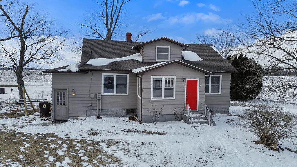 Photo of 10040 N 1000 W, DeMotte, IN 46310 (MLS # 833422)