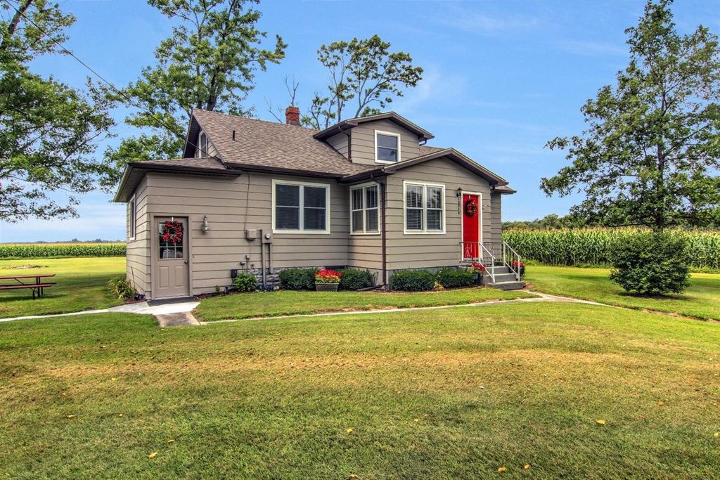 Photo of 10040 N 1000 W, DeMotte, IN 46310 (MLS # 833422)