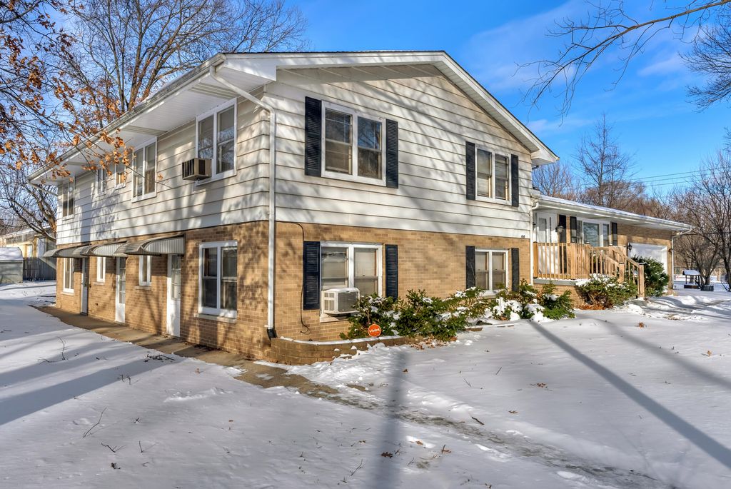 Photo of 6860 Delaware Street, Merrillville, IN 46410 (MLS # 833852)