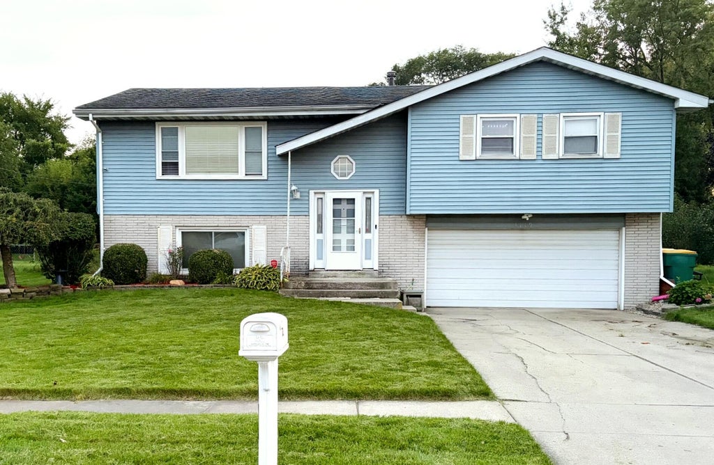 Photo of 3119 W 60th Drive, Merrillville, IN 46410 (MLS # 846347)