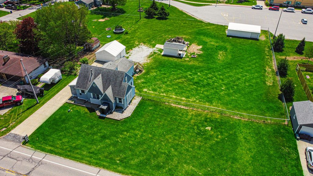 Photo of 324 W Johnson Road, La Porte, IN 46350 (MLS # 838199)