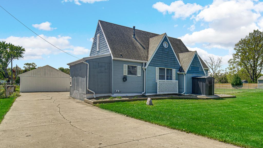 Photo of 324 W Johnson Road, La Porte, IN 46350 (MLS # 838199)