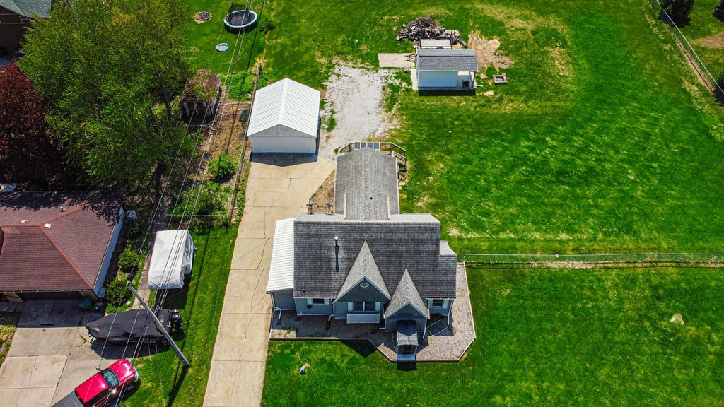 Photo of 324 W Johnson Road, La Porte, IN 46350 (MLS # 838199)