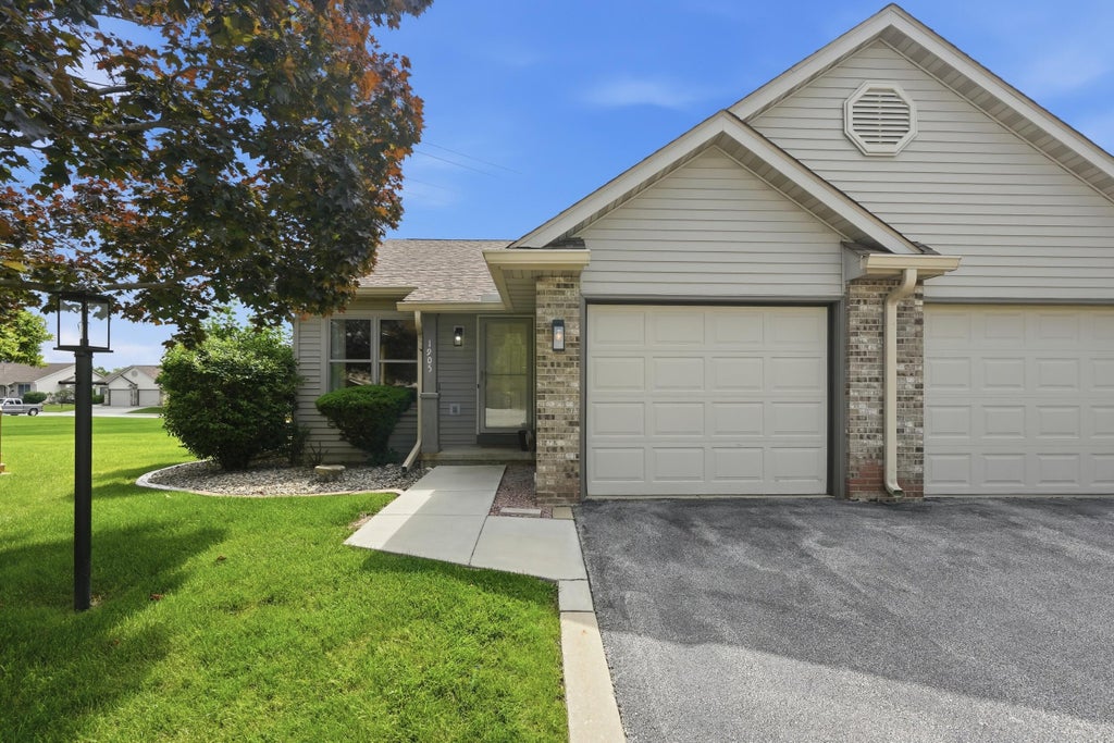 Photo of 1905 Creekside Court, Valparaiso, IN 46383 (MLS # 841634)