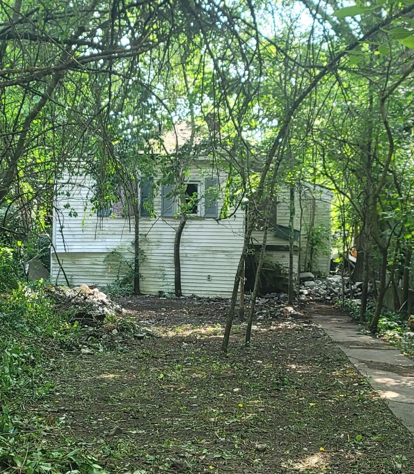 View Gary, IN 46409 house