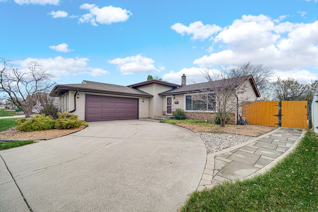 Photo of 1814 Tulip Lane, Munster, IN 46321 (MLS # 836317)