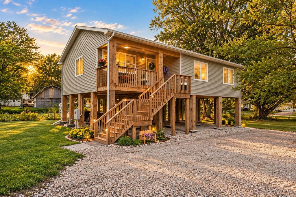 Photo of 44 W Vick Tree Lane, Valparaiso, IN 46385 (MLS # 845526)