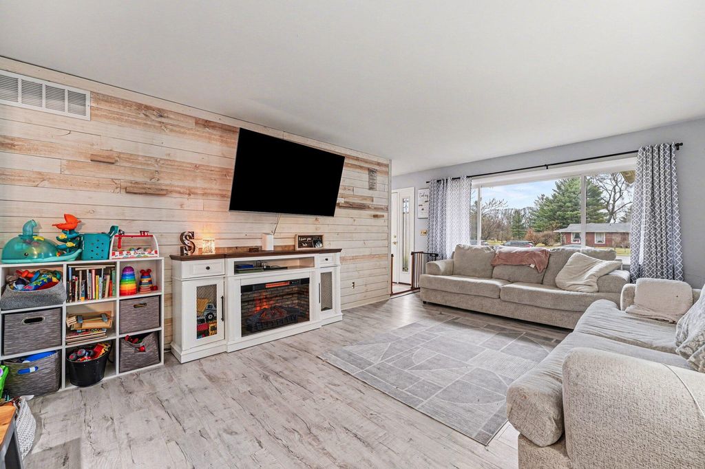 Photo of 5109 W 154th Avenue, Lowell, IN 46356 (MLS # 835321)