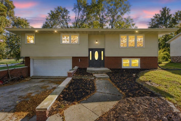 6401 RHODE ISLAND ST, MERRILLVILLE, IN 46410 - Image c9c2a02834853664b4b9b9b7dc1d62df/1437846871