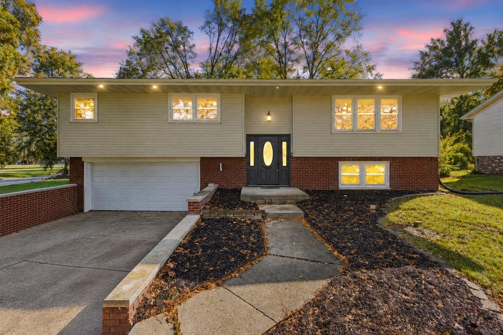 Photo of 6401 Rhode Island Street, Merrillville, IN 46410 (MLS # 847202)