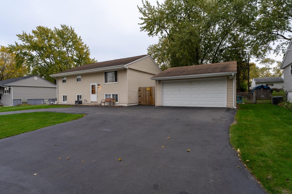 Photo of 3801 W 78th Avenue, Merrillville, IN 46410 (MLS # 847406)