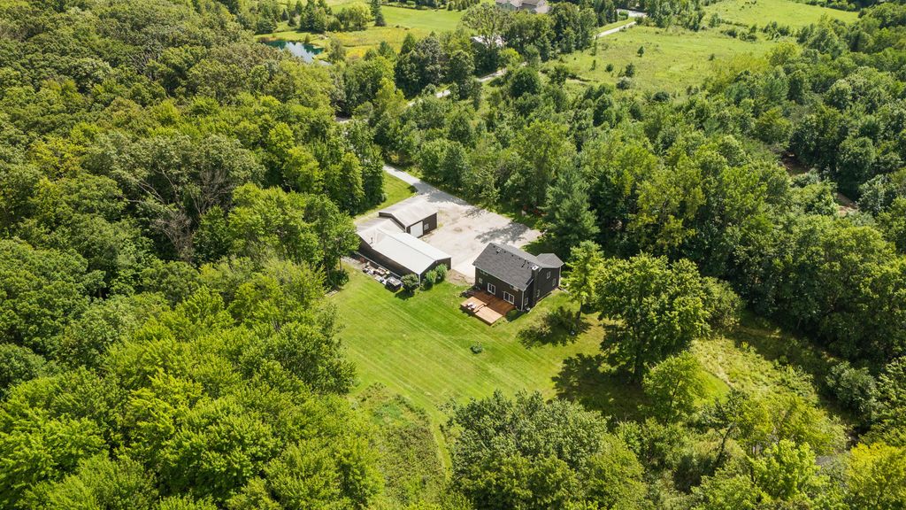 Photo of 249 W 700 N, Valparaiso, IN 46385 (MLS # 839473)