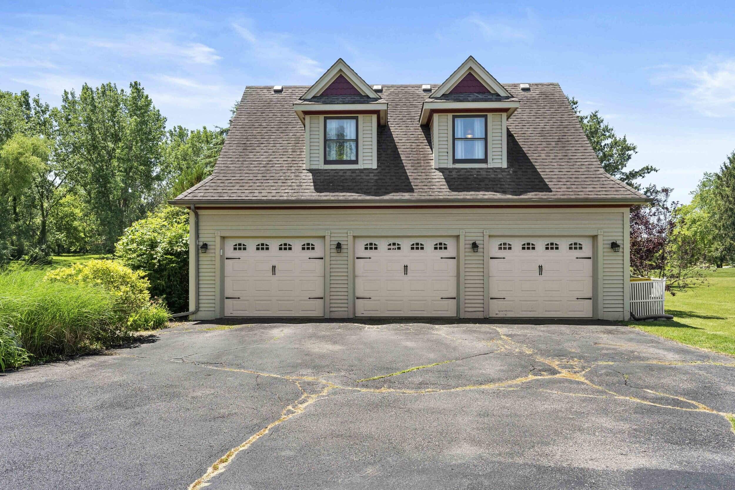 263 E Paul Revere Drive