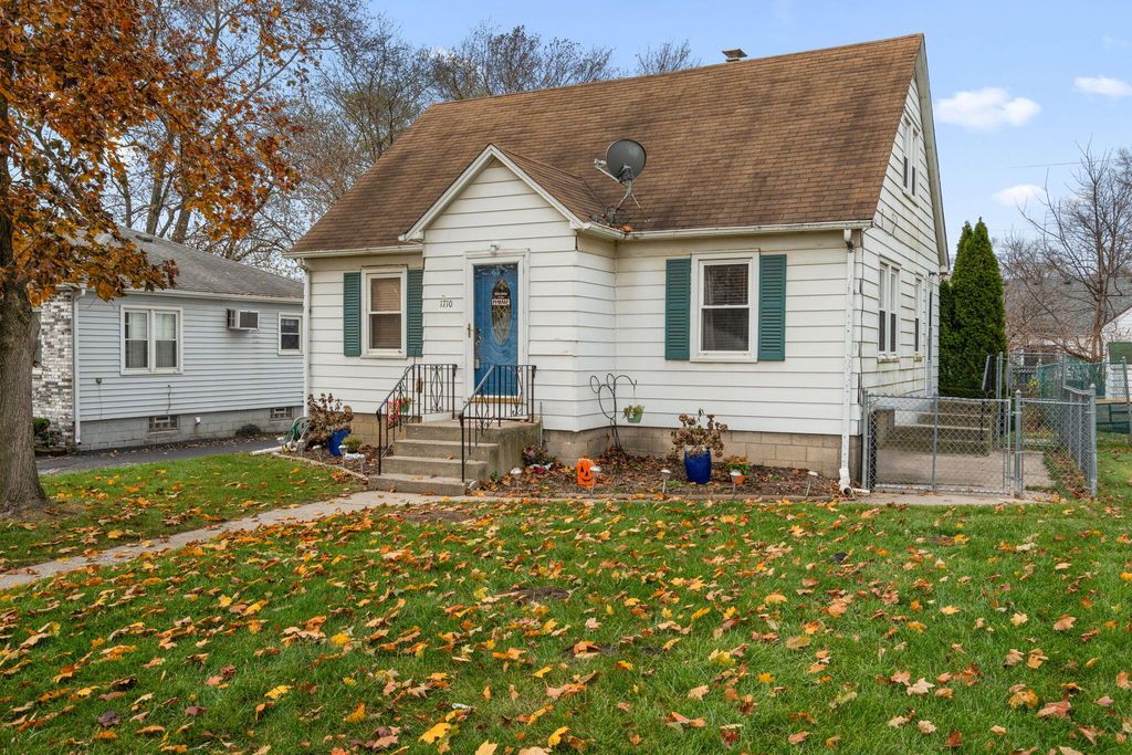 Photo of 1710 Vernon Street, Schererville, IN 46375 (MLS # 831254)