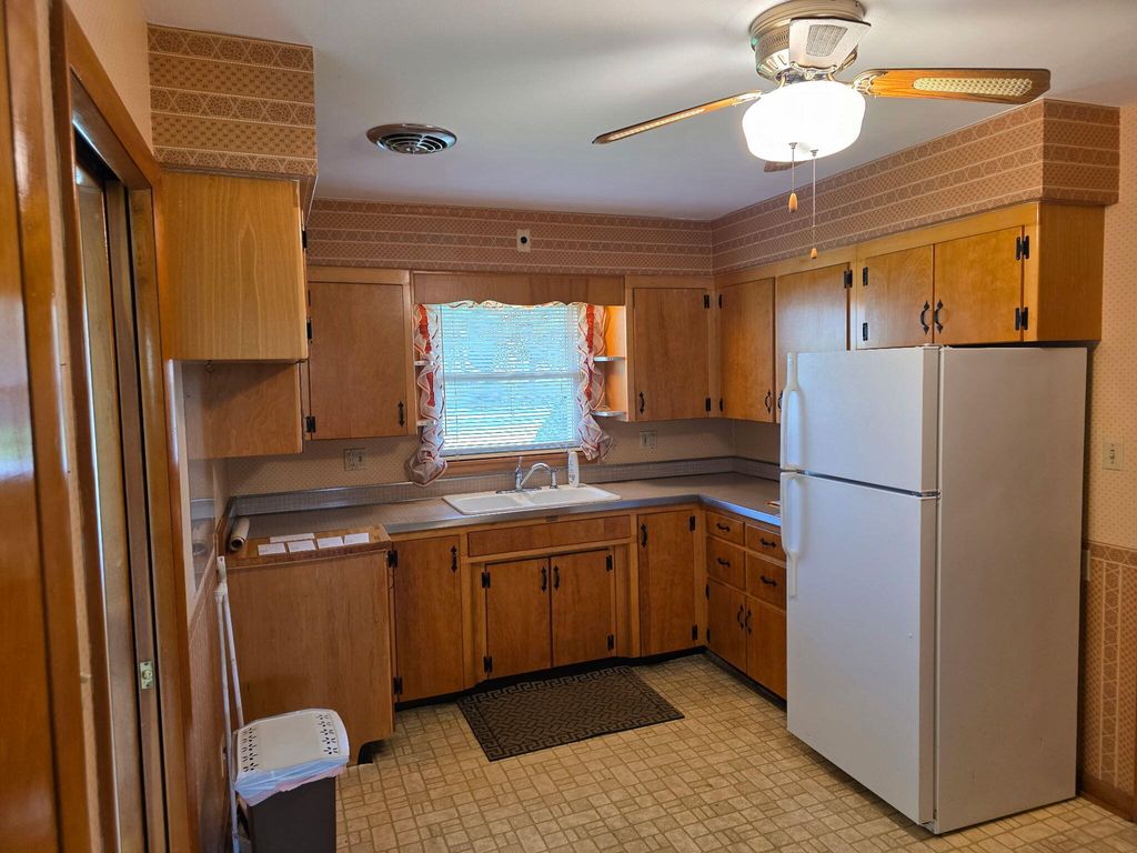 Photo of 824 High Street, Hobart, IN 46342 (MLS # 837572)