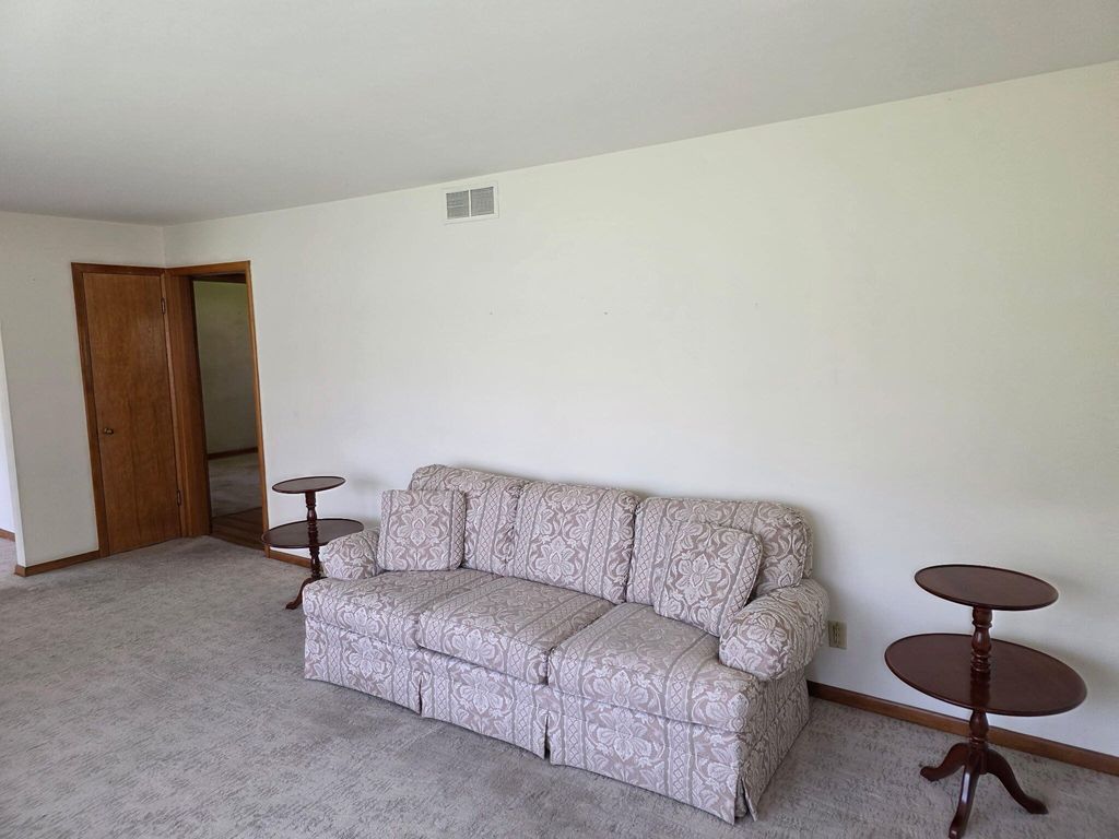 Photo of 824 High Street, Hobart, IN 46342 (MLS # 837572)