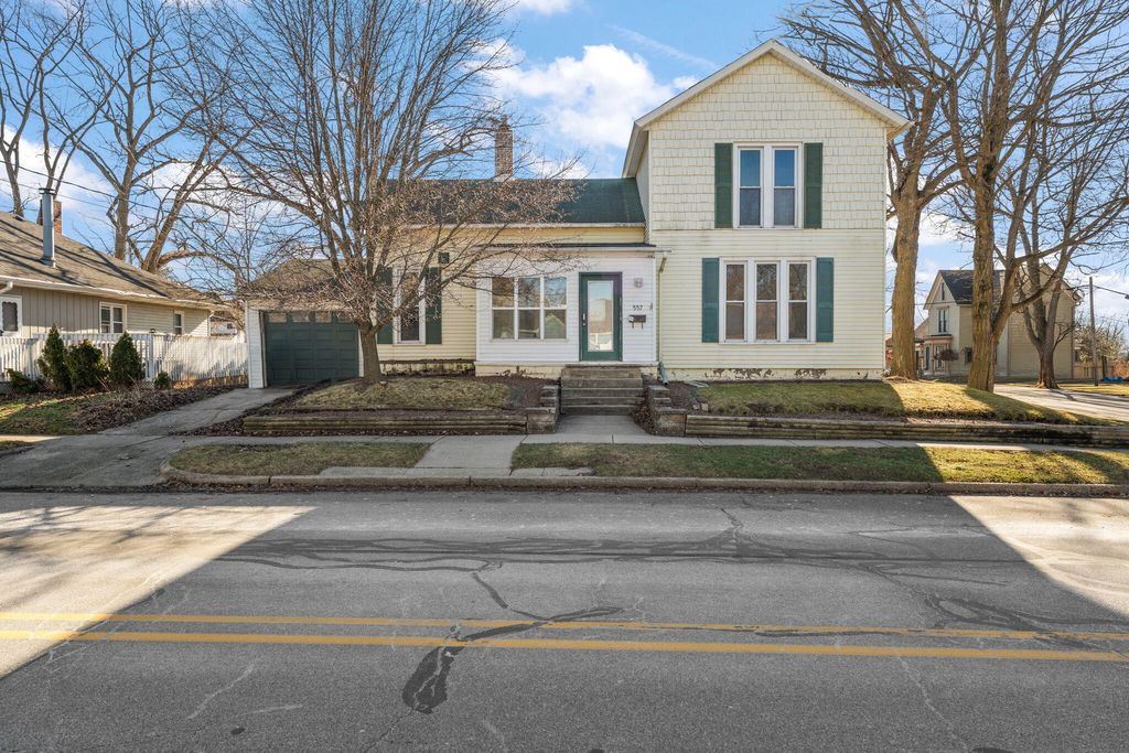 Photo of 557 W Chicago Street, Valparaiso, IN 46385 (MLS # 835989)