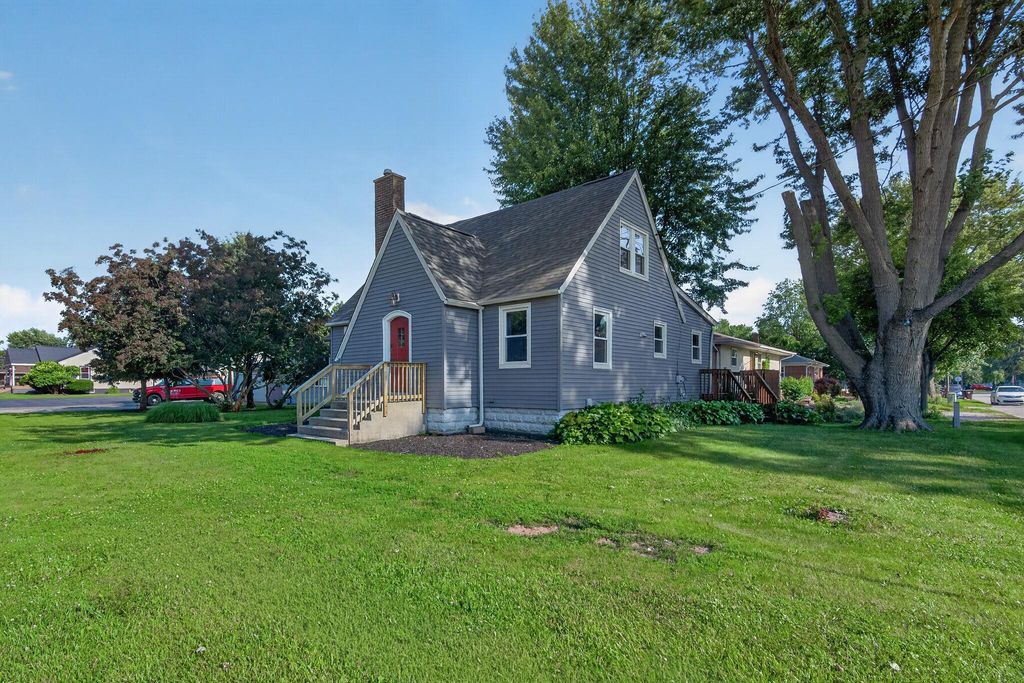Photo of 202 E 2nd Street, Wanatah, IN 46390 (MLS # 841511)