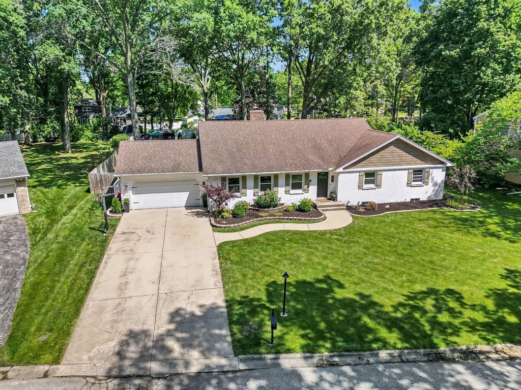 Photo of 203 Oxbow Court, Valparaiso, IN 46383 (MLS # 843390)
