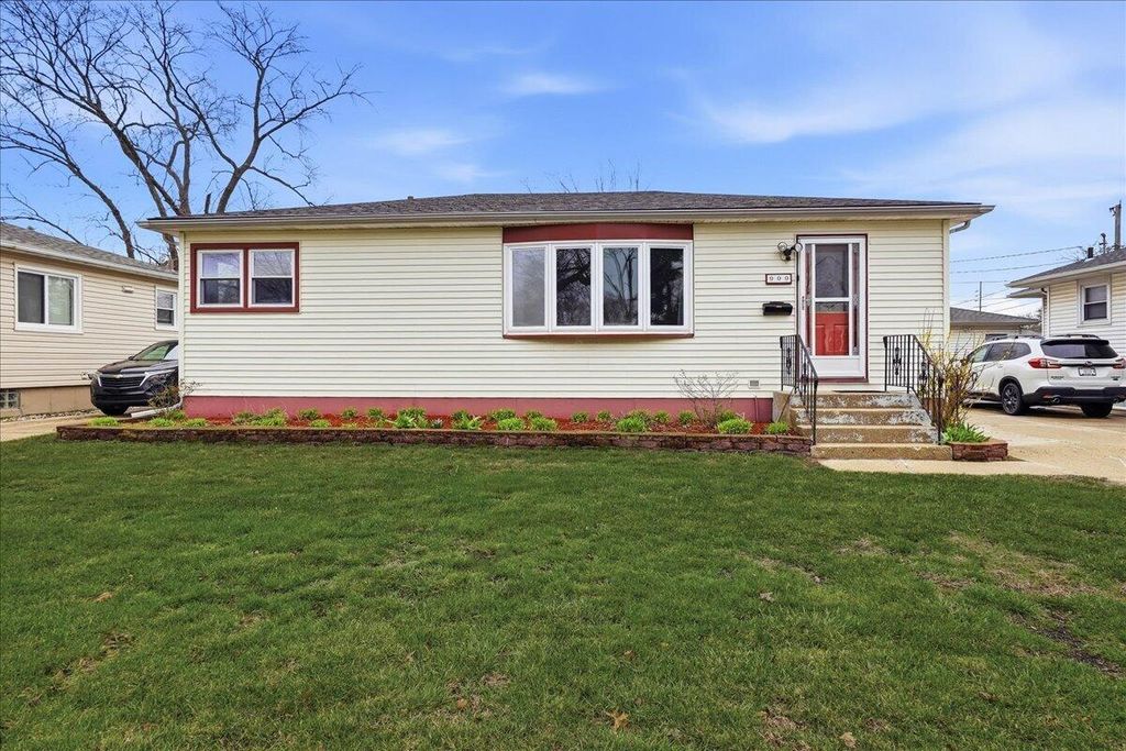 Photo of 909 N Rensselaer Street, Griffith, IN 46319 (MLS # 836457)