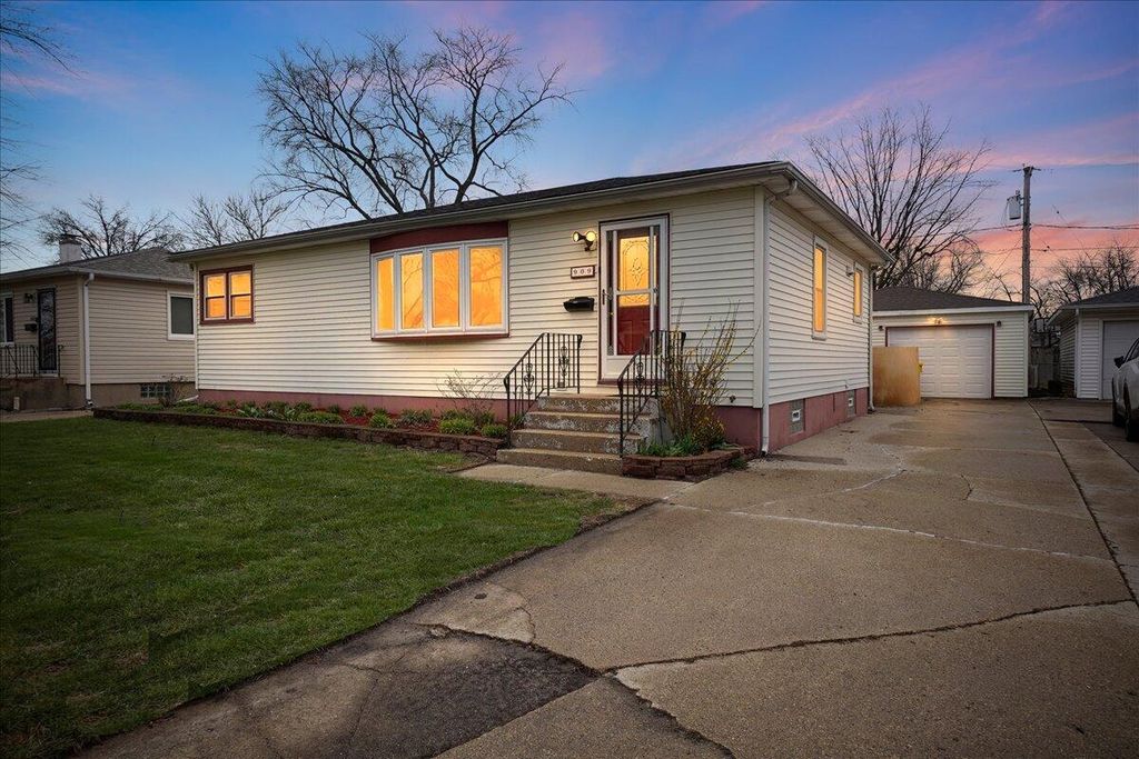 Photo of 909 N Rensselaer Street, Griffith, IN 46319 (MLS # 836457)
