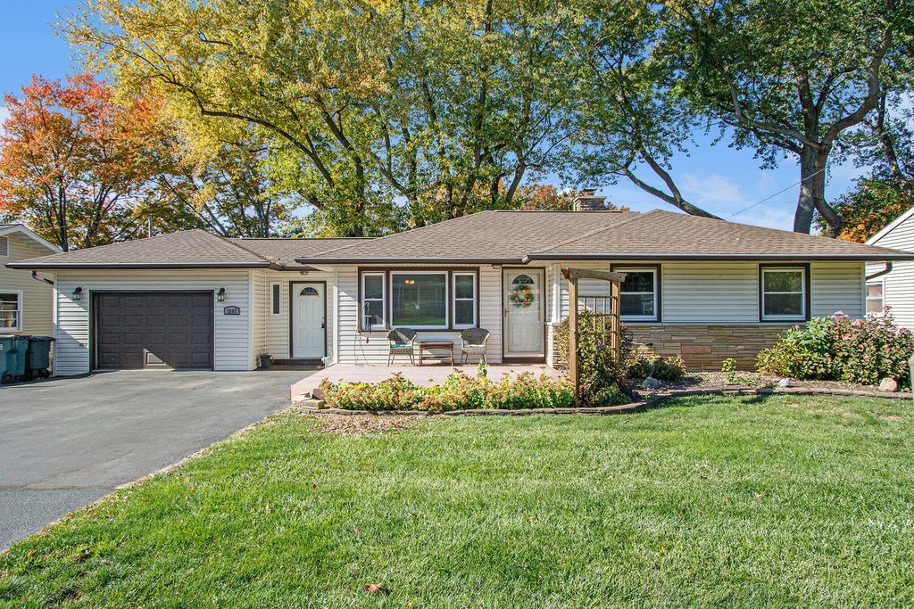 Photo of 1207 Kenwood Avenue, Valparaiso, IN 46385 (MLS # 830025)