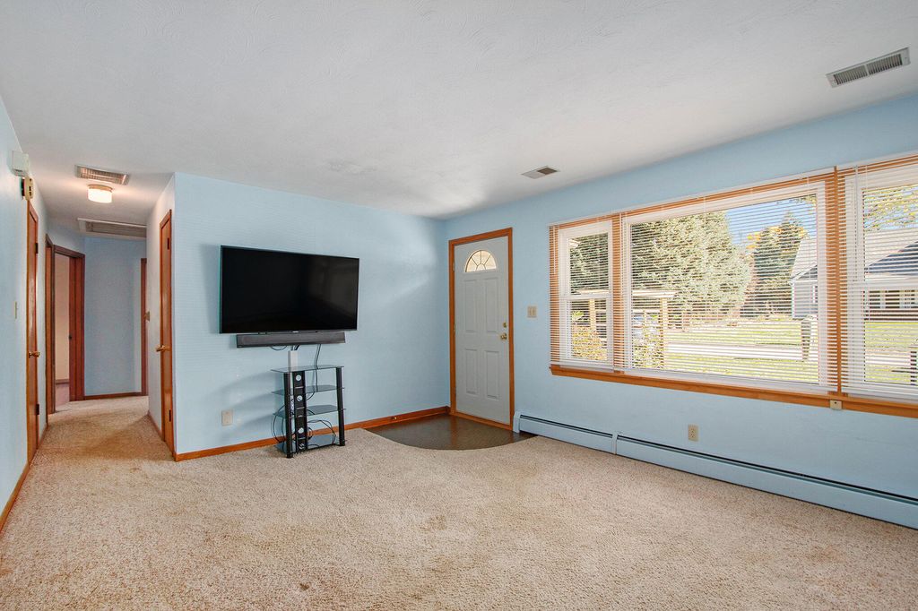 Photo of 1207 Kenwood Avenue, Valparaiso, IN 46385 (MLS # 830025)