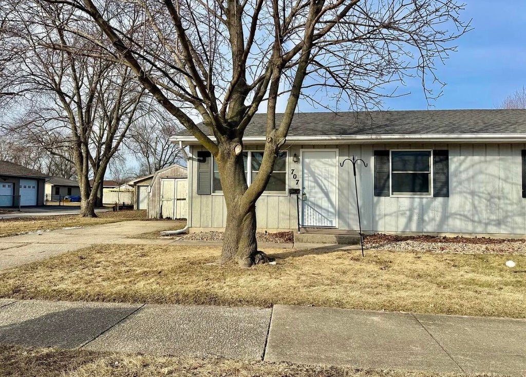 Photo of 707 Thomas Street #707, Crown Point, IN 46307 (MLS # 846725)