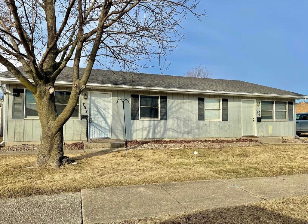 Photo of 707 Thomas Street #707, Crown Point, IN 46307 (MLS # 846725)