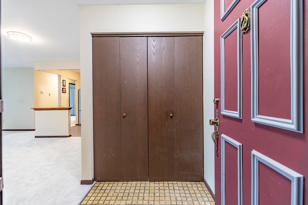 Photo of 931 W Glen Park Avenue #204, Griffith, IN 46319 (MLS # 831637)