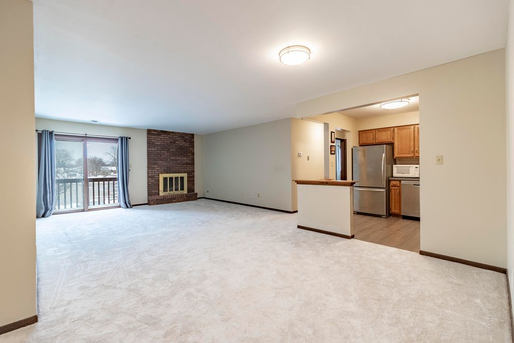 Photo of 931 W Glen Park Avenue #204, Griffith, IN 46319 (MLS # 831637)