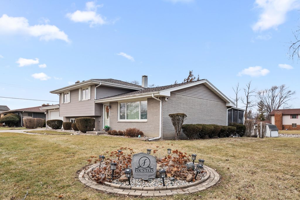 Photo of 2400 W 59th Place, Merrillville, IN 46410 (MLS # 832870)