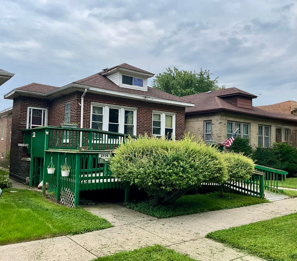 Photo of 2739 New York Avenue, Whiting, IN 46394 (MLS # 844443)