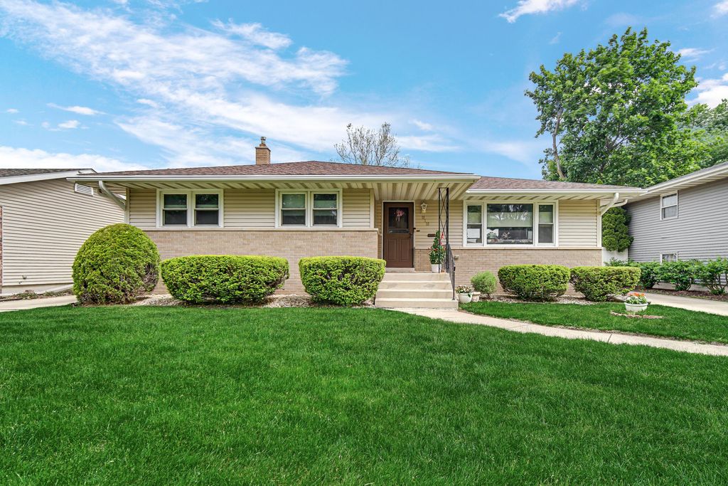Photo of 519 Hickory Lane, Munster, IN 46321 (MLS # 839375)