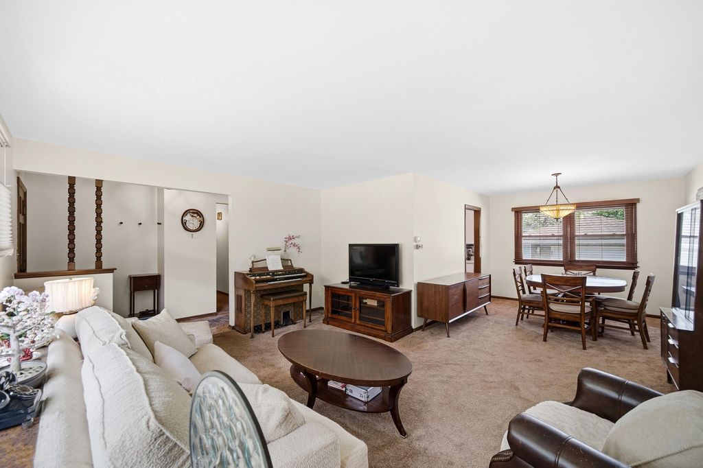 Photo of 519 Hickory Lane, Munster, IN 46321 (MLS # 839375)